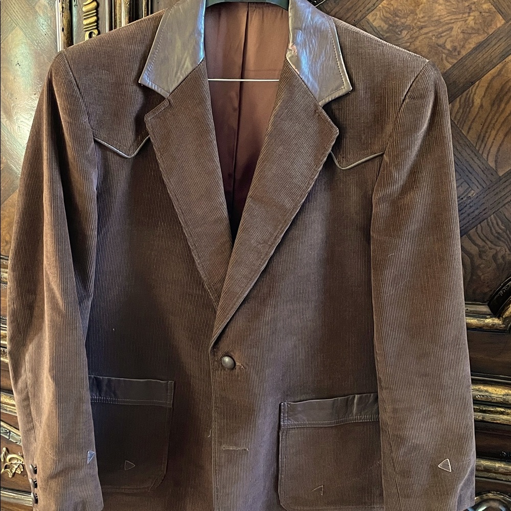 Pioneer Wear Man’s Brown Corduroy Jacket of 60% Cotton & 40% Polyester.